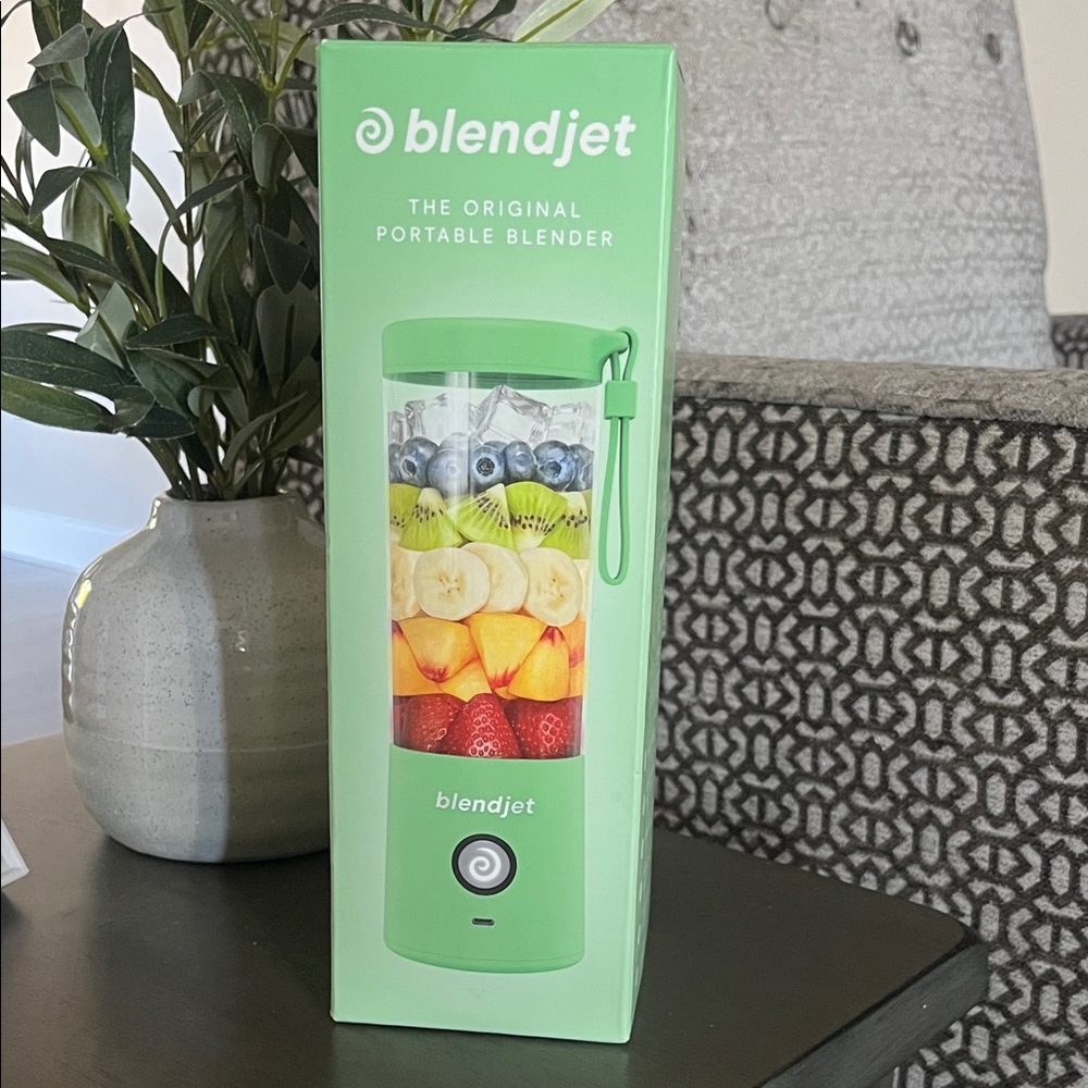 BlendJet 2 Seafoam Green 16oz Portable USB rechargeable Blender 🌿🆕🌿 $59 value